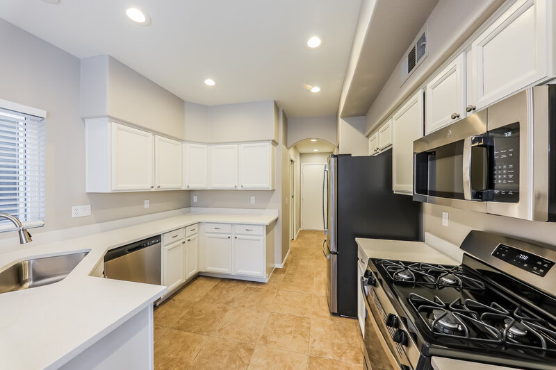 2,415/Mo, 4907 W Marco Polo Rd Glendale, AZ 85308 Kitchen View