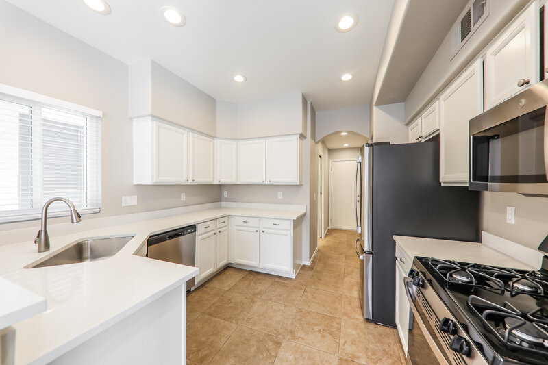 2,440/Mo, 4907 W Marco Polo Rd Glendale, AZ 85308 Kitchen View