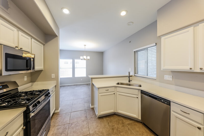 2,415/Mo, 4907 W Marco Polo Rd Glendale, AZ 85308 Kitchen View 2
