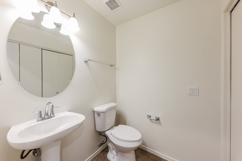 2,415/Mo, 4907 W Marco Polo Rd Glendale, AZ 85308 Bathroom View