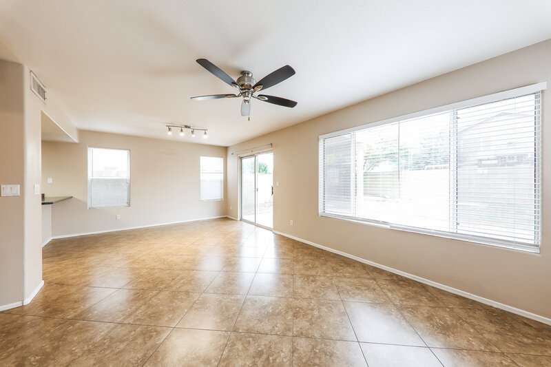 2,240/Mo, 1226 E Helena Dr Phoenix, AZ 85022 Family Room View