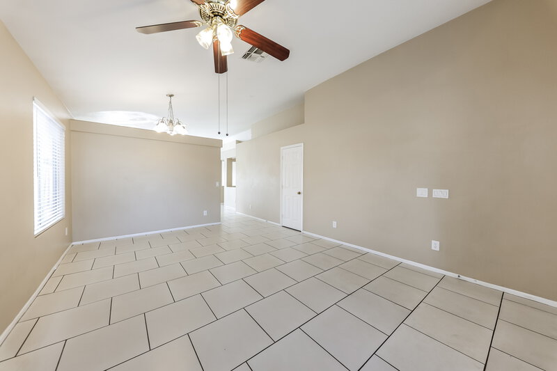 2,015/Mo, 4101 W Wethersfield Rd Phoenix, AZ 85029 Living Room View 2