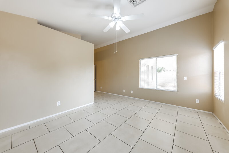 2,015/Mo, 4101 W Wethersfield Rd Phoenix, AZ 85029 Main Bedroom View 2