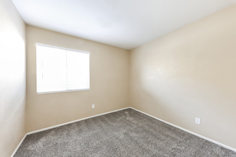 2,015/Mo, 4101 W Wethersfield Rd Phoenix, AZ 85029 Bedroom View 2