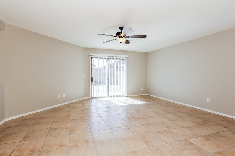 2,060/Mo, 11549 W Columbine Dr El Mirage, AZ 85335 Family Room View