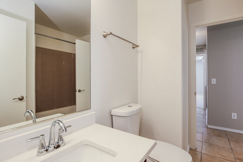 2,060/Mo, 11549 W Columbine Dr El Mirage, AZ 85335 Bathroom View