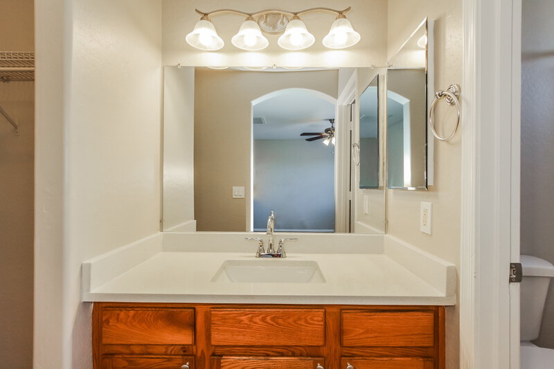 1,990/Mo, 1840 S 106th Ln Tolleson, AZ 85353 Main Bathroom View