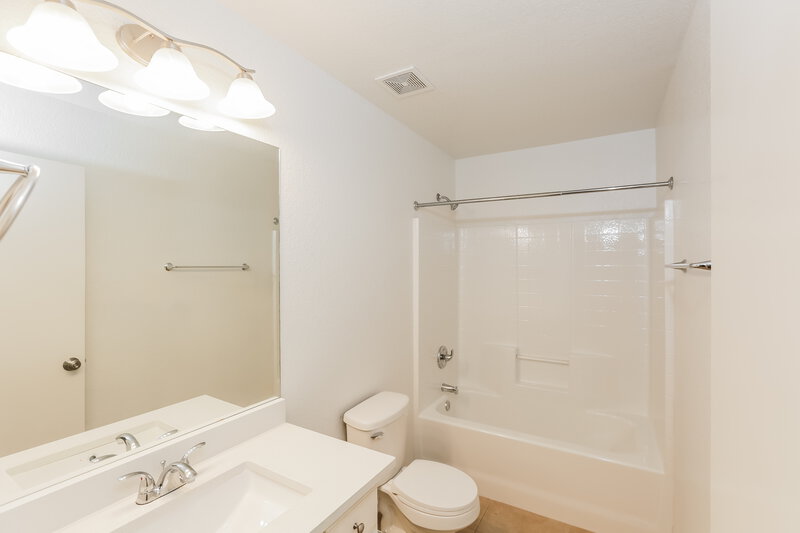2,035/Mo, 2650 S 84th Dr Tolleson, AZ 85353 Bathroom View