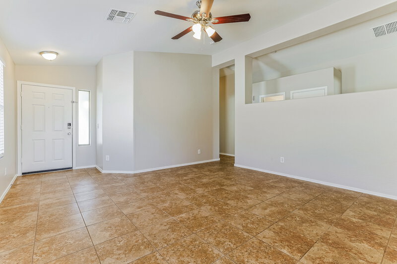 1,785/Mo, 6609 W Nez Perce St Phoenix, AZ 85043 Living Room View 2