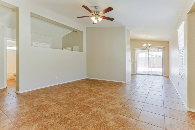 1,785/Mo, 6609 W Nez Perce St Phoenix, AZ 85043 Living Room View 4