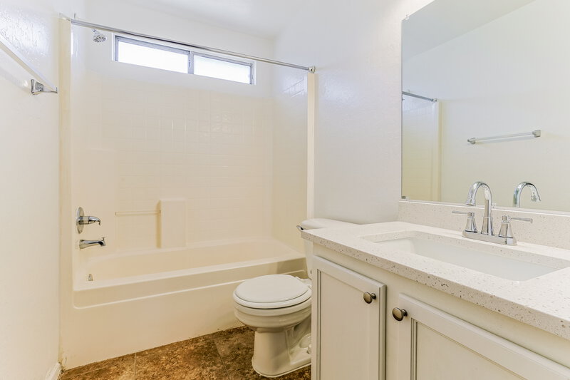 1,785/Mo, 6609 W Nez Perce St Phoenix, AZ 85043 Bathroom View