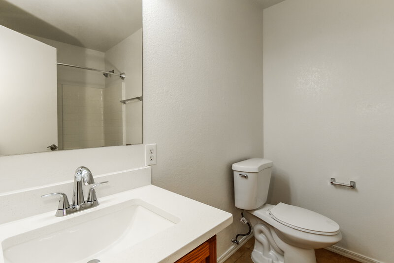 1,770/Mo, 7120 W Whyman Ave Phoenix, AZ 85043 Main Bathroom View