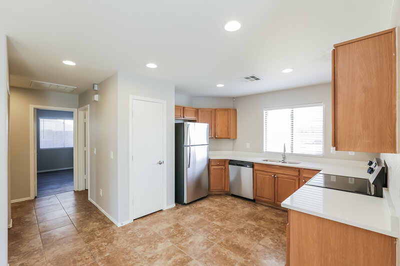 2,015/Mo, 7903 W Pomo St Phoenix, AZ 85043 Kitchen View