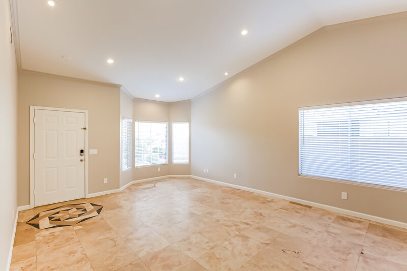 1,955/Mo, 8132 W Papago St Phoenix, AZ 85043 Living Room View