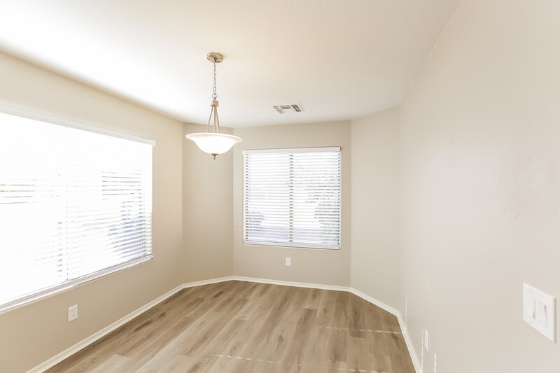 1,855/Mo, 8156 W Hammond Ln Phoenix, AZ 85043 Dining Room View