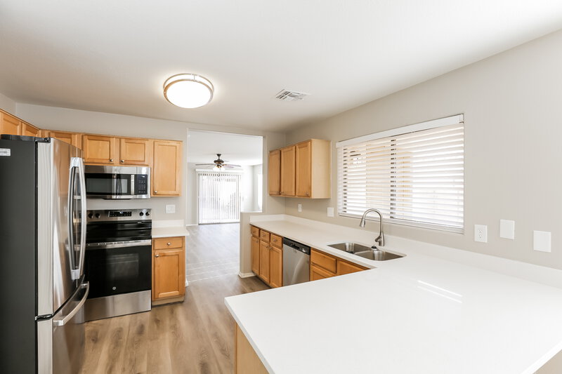 1,855/Mo, 8156 W Hammond Ln Phoenix, AZ 85043 Kitchen View