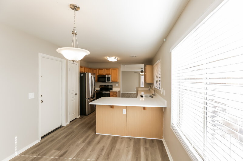 1,855/Mo, 8156 W Hammond Ln Phoenix, AZ 85043 Kitchen View 2