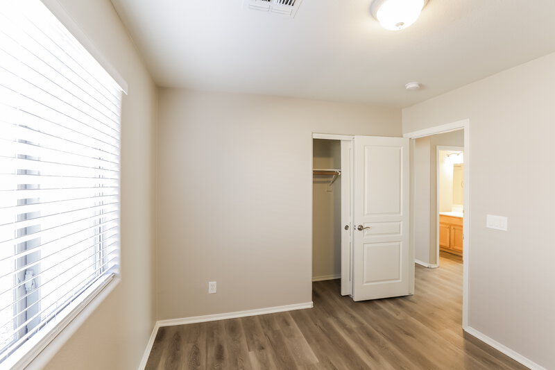 1,855/Mo, 8156 W Hammond Ln Phoenix, AZ 85043 Bedroom View