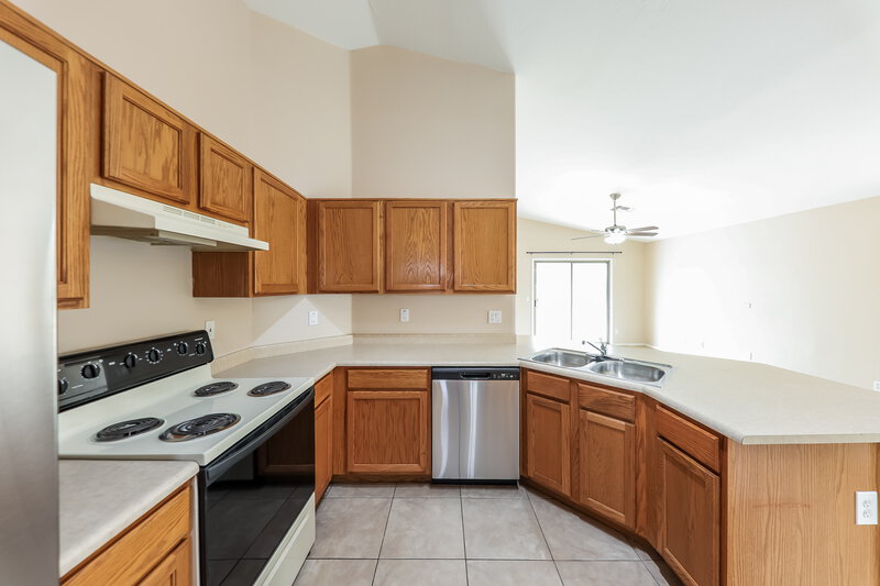 1,900/Mo, 14067 W Two Guns Trl Surprise, AZ 85374 Kitchen View 2