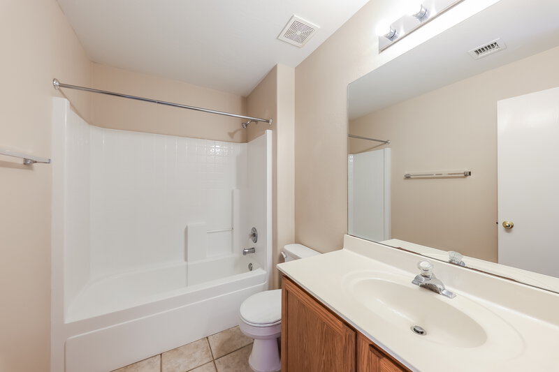 1,900/Mo, 14067 W Two Guns Trl Surprise, AZ 85374 Bathroom View