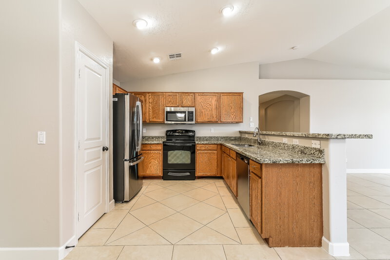 1,915/Mo, 29165 N Yellow Bee Dr San Tan Valley, AZ 85143 Kitchen View 2