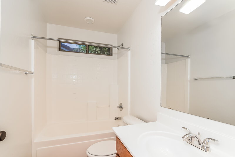 1,915/Mo, 29165 N Yellow Bee Dr San Tan Valley, AZ 85143 Bathroom View