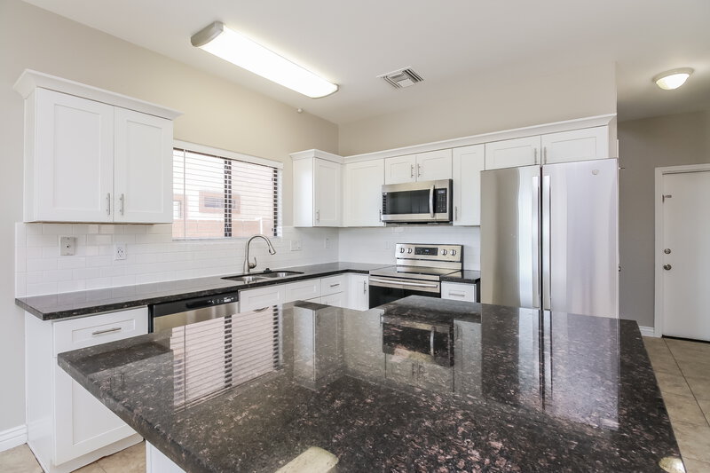 2,220/Mo, 2191 E Greenlee Ave Apache Junction, AZ 85119 Kitchen View 2