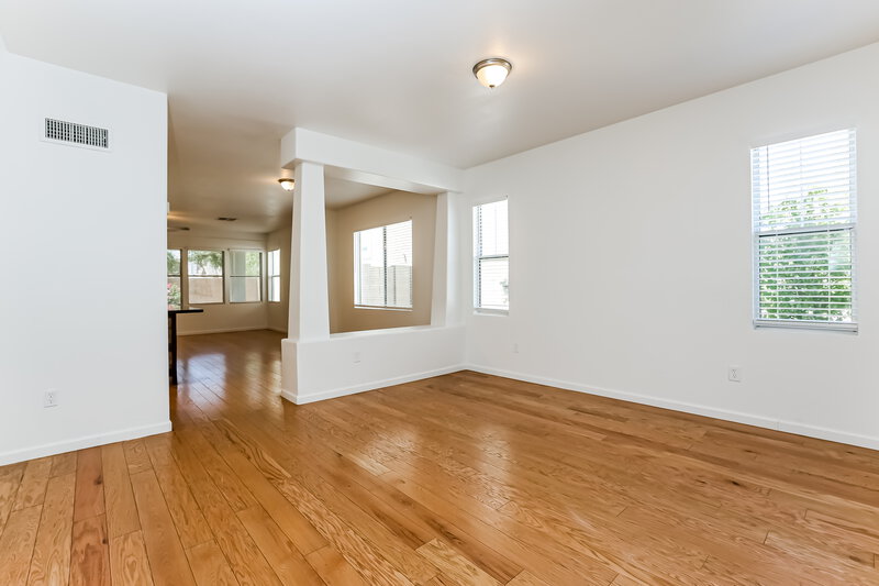 2,345/Mo, 1384 S Hawk Ln Gilbert, AZ 85296 Living Room View