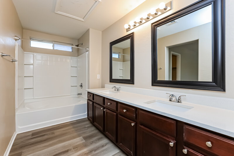 2,345/Mo, 1384 S Hawk Ln Gilbert, AZ 85296 Main Bathroom View 2