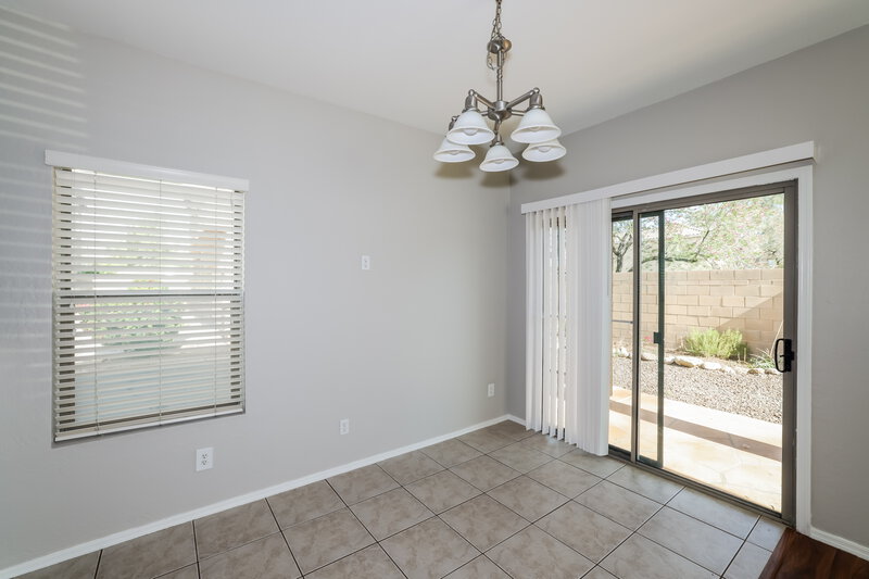 1,875/Mo, 9598 N 82nd Gln Peoria, AZ 85345 Dining Room View