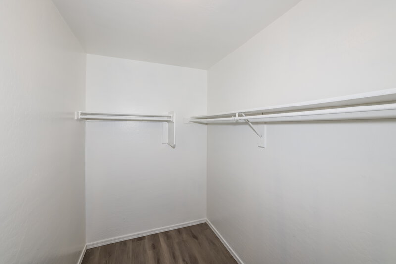 1,770/Mo, 9598 N 82nd Gln Peoria, AZ 85345 Walk In Closet View
