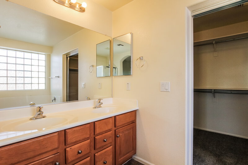 2,115/Mo, 12641 W Colter St Litchfield Park, AZ 85340 Main Bathroom View