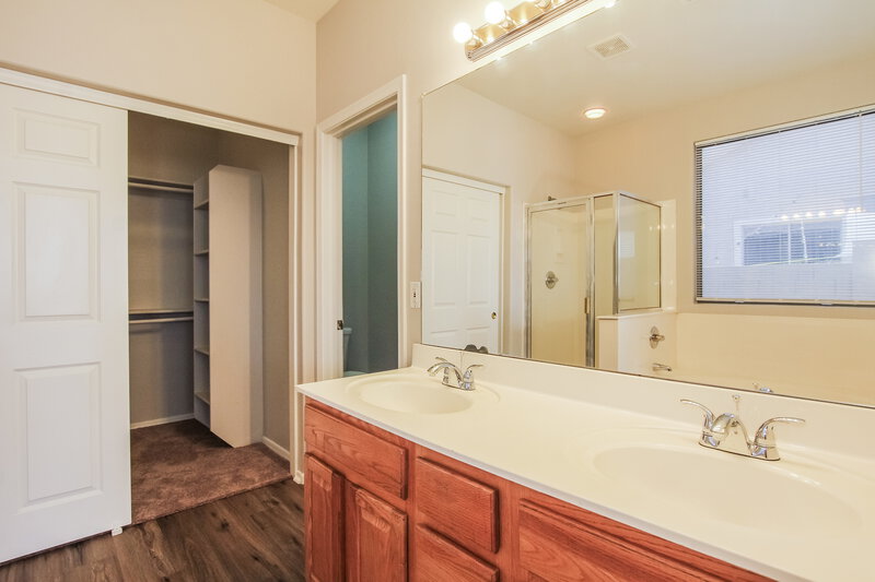 1,935/Mo, 10866 W Chase Ln Avondale, AZ 85323 Main Bathroom View
