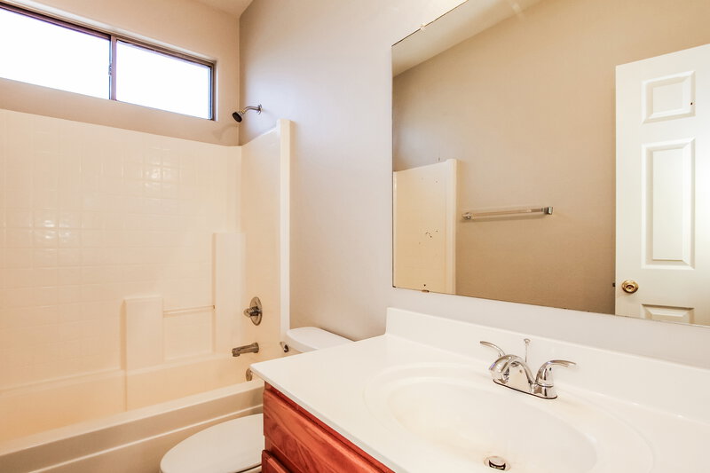 1,935/Mo, 10866 W Chase Ln Avondale, AZ 85323 Bathroom View