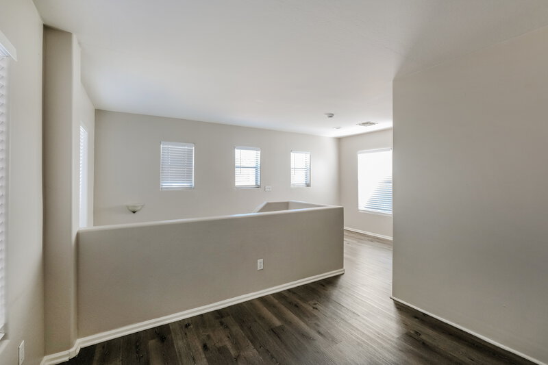 2,185/Mo, 10911 W Mariposa Dr Phoenix, AZ 85037 Loft View