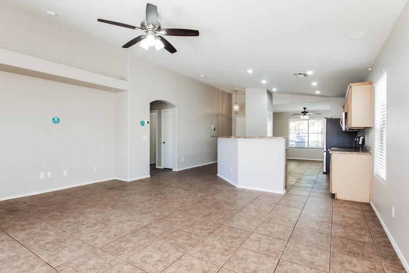2,005/Mo, 11209 W Rio Vista Ln Avondale, AZ 85323 Living Room View 3