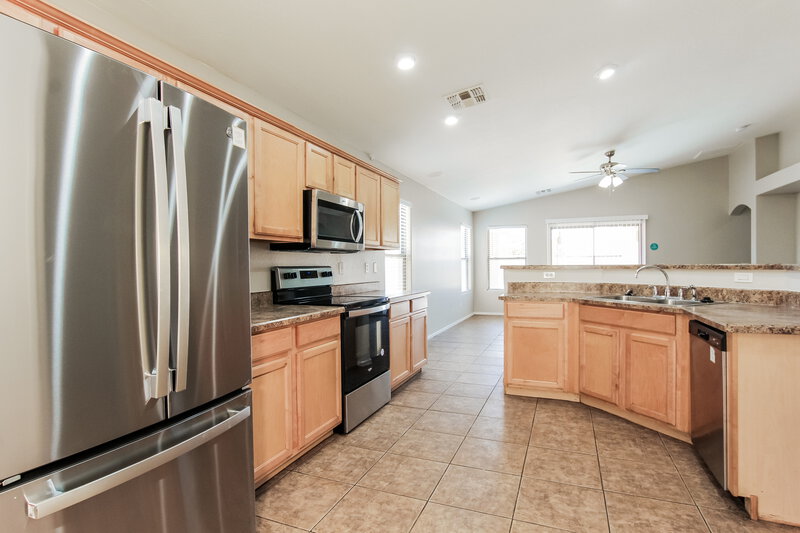 2,005/Mo, 11209 W Rio Vista Ln Avondale, AZ 85323 Kitchen View