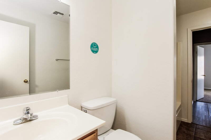2,005/Mo, 11209 W Rio Vista Ln Avondale, AZ 85323 Bathroom View