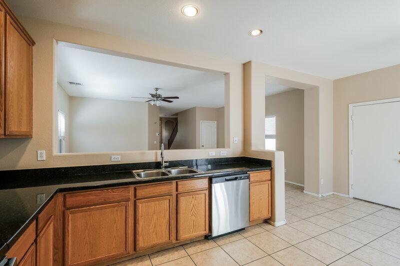 2,190/Mo, 11242 W Garfield St Avondale, AZ 85323 Kitchen View