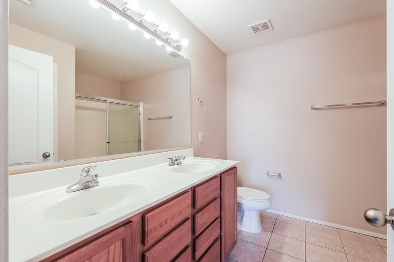 2,190/Mo, 11242 W Garfield St Avondale, AZ 85323 Main Bathroom View