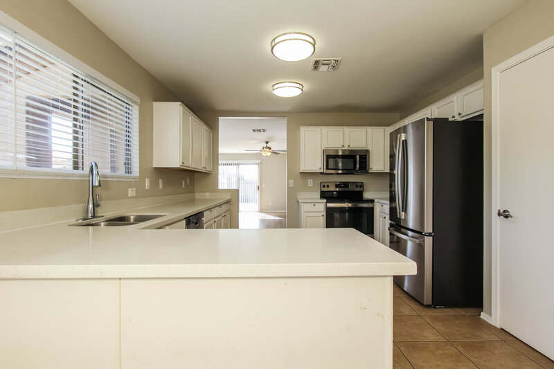 2,055/Mo, 11409 W Cambridge Ave Avondale, AZ 85392 Kitchen View
