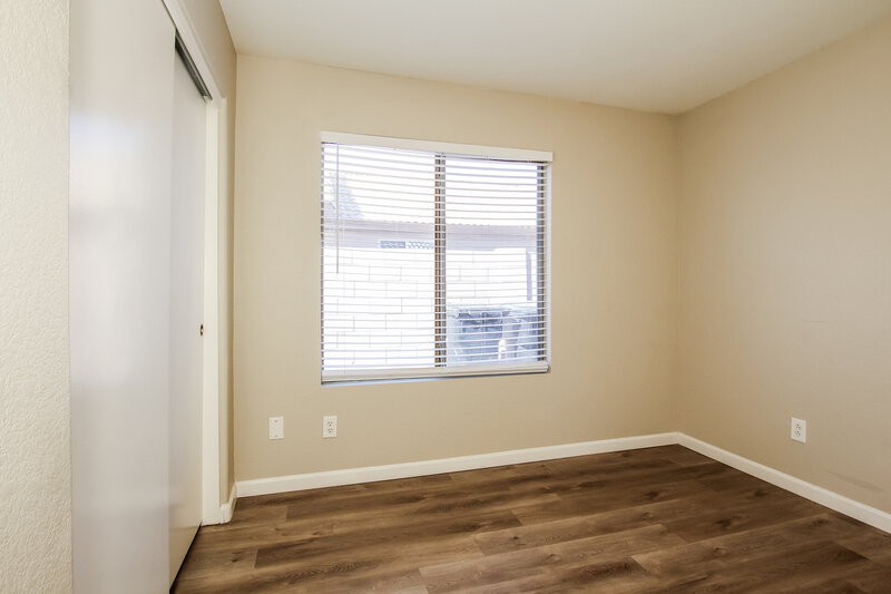 2,055/Mo, 11409 W Cambridge Ave Avondale, AZ 85392 Bedroom View 2