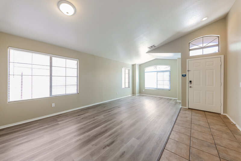 1,865/Mo, 11402 W Davis Ln Avondale, AZ 85323 Living Room View 2