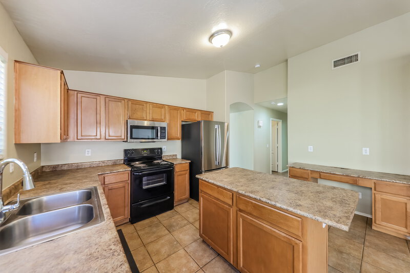 1,865/Mo, 11402 W Davis Ln Avondale, AZ 85323 Kitchen View 2