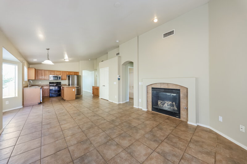 1,865/Mo, 11402 W Davis Ln Avondale, AZ 85323 Family Room View 2