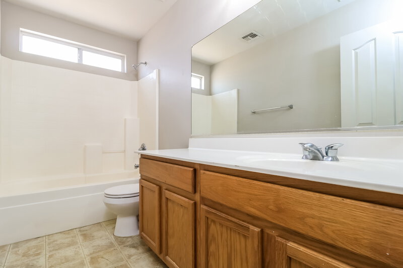 2,335/Mo, 11542 W Mountain View Rd Youngtown, AZ 85363 Bathroom View