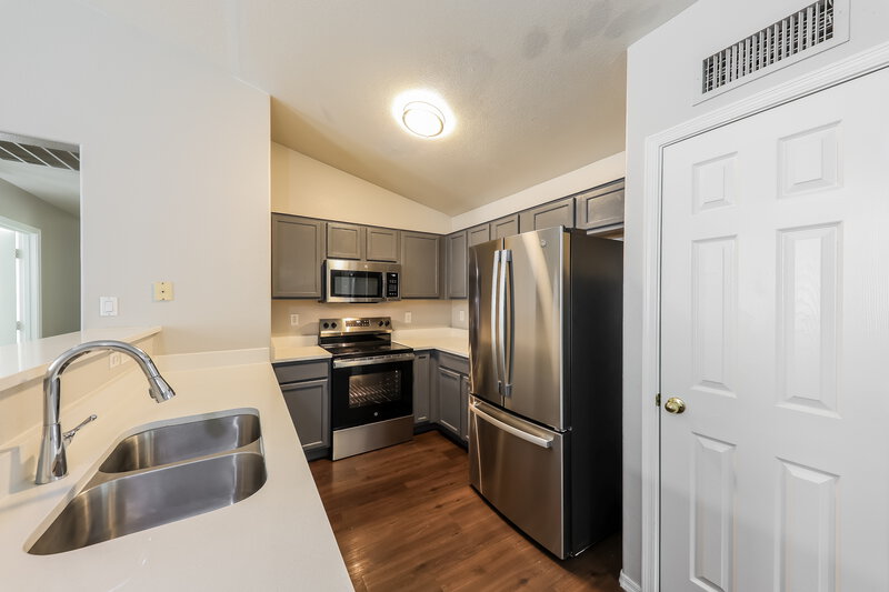 1,890/Mo, 12738 W Redfield Rd El Mirage, AZ 85335 Kitchen View