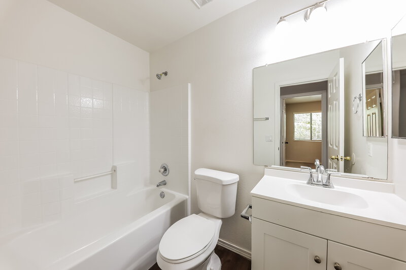 1,890/Mo, 12738 W Redfield Rd El Mirage, AZ 85335 Bathroom View