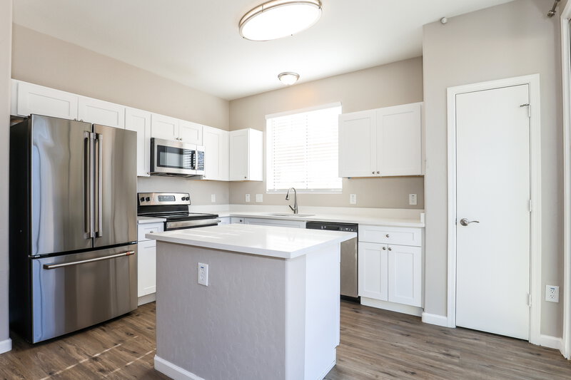 2,325/Mo, 13416 W Peck Dr Litchfield Park, AZ 85340 Kitchen View
