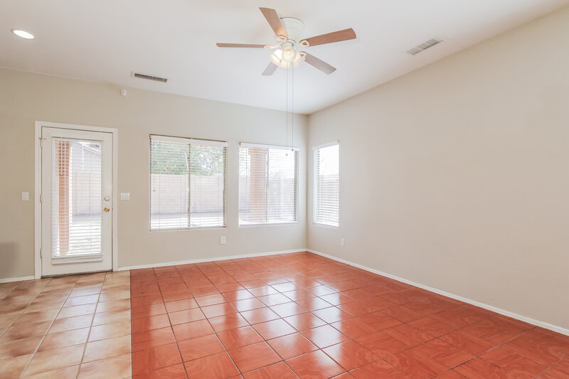 2,005/Mo, 1523 S 84th Dr Tolleson, AZ 85353 Living Room View